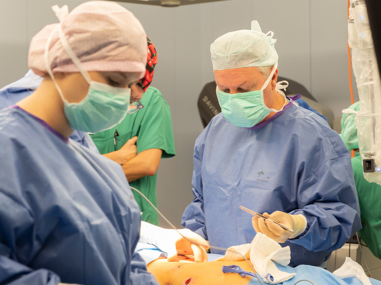 Zwei Ärzte operieren - Immanuel Klinik Rüdersdorf bei Berlin - Allgemein- und Viszeralchirurgie