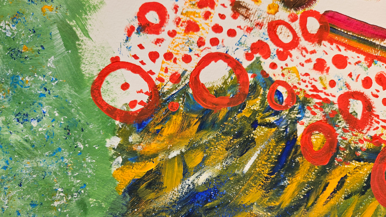 Ein buntes Gemälde mit grünen roten gelben und blauen Klecksen das in der Kunsttherapie in der Immanuel Klinik in Rüdersdorf entstanden ist