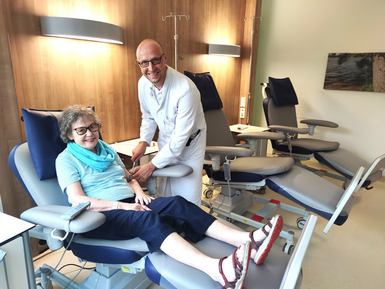 Immanuel Klinik Rüdersdorf - Nachrichten - Dr. Kummer und Patientin Schult in der Tagesklinik Neurologie