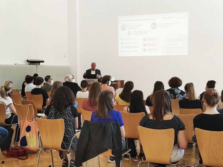 Immanuel Klinik Rüdersdorf - Nachricht - MHB - Erster Forschungsnachmittag in Rüdersdorf- Vortrag Prof. Martin Heinze