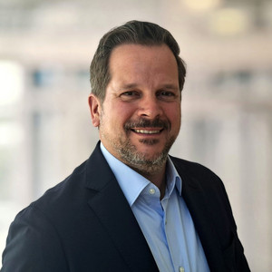 Thomas Langer, Oberarzt für Wirbelsäulenchirurgie und Neurotraumatologie in der Orthopädie und Unfallchirurgie an der Immanuel Klinik Rüdersdorf Thomas Langer, Oberarzt für Wirbelsäulenchirurgie und Neurotraumatologie in der Orthopädie und Unfallchirurgie an der Immanuel Klinik Rüdersdorf