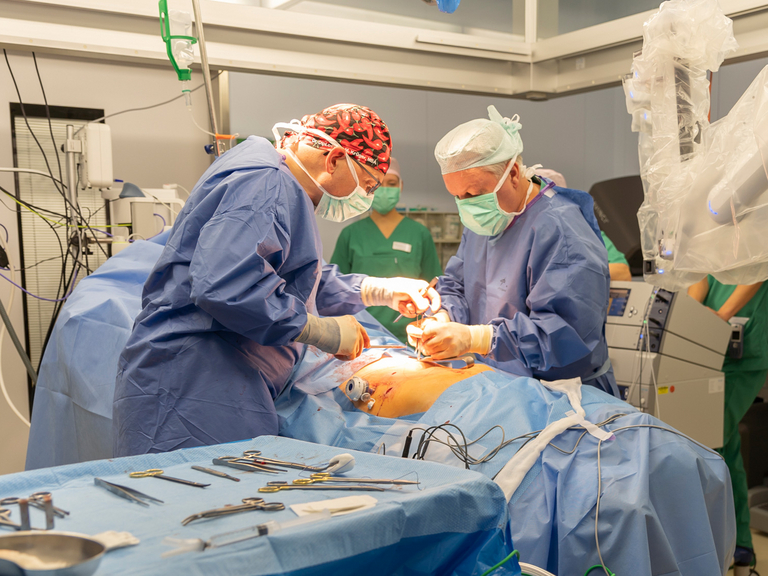 Zwei Ärzte operieren - Immanuel Klinik Rüdersdorf bei Berlin - Allgemein- und Viszeralchirurgie