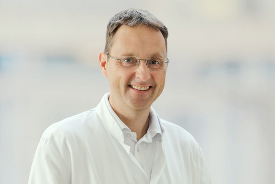 Portrait von Prof. Dr. Jens Schmidt