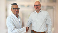 Neuer Chefarzt Jens Burghardt der Allgemein- und Viszeralchirurgie mit Klinik-Geschäftsführer Frank Volkmer