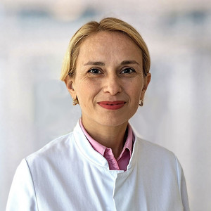Dr. med. Irina Cepraga, Chefärztin Gynäkologie und Geburtshilfe Dr. med. Irina Cepraga, Chefärztin Gynäkologie und Geburtshilfe