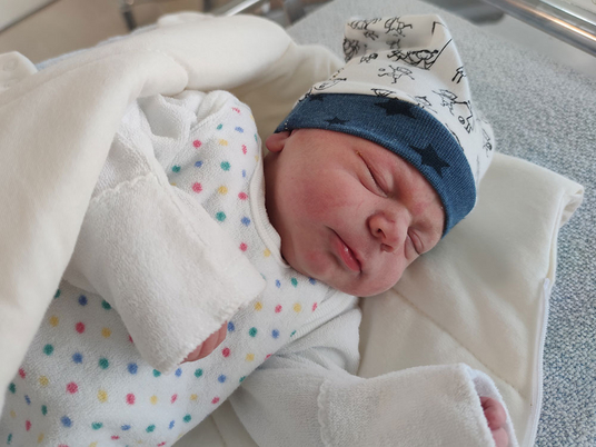 Immanuel Klinik Rüdersdorf - Nachrichten - Milan, der Friedensbringer - Das erste Rüdersdorfer Baby im Jahr 2024