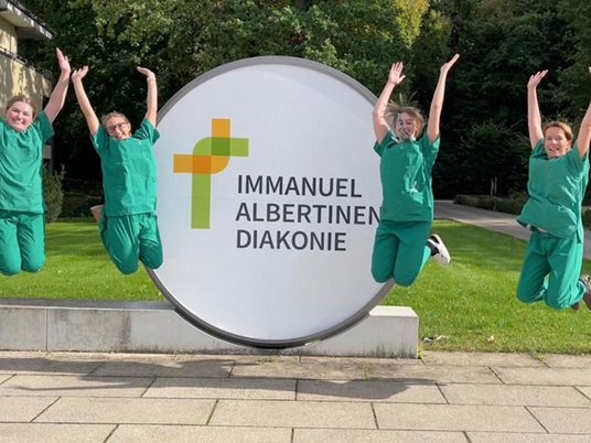 Immanuel Klinik Rüdersdorf, Nachrichten, Erster Hebammenkurs mit erfolgreichen Abschlüssen in der Immanuel Klinik Rüdersdorf